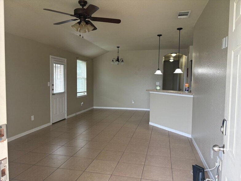 Building Photo - 4303 Cambridge Dr