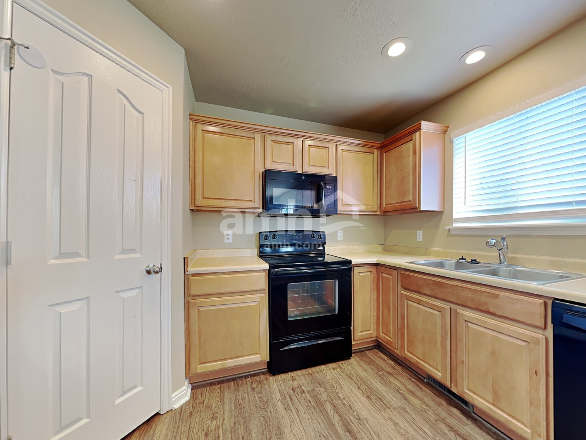 Building Photo - 4482 Heritage Dr