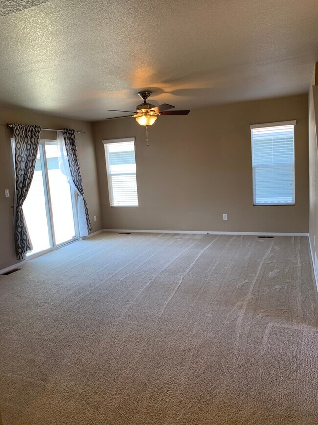 Building Photo - $2300 | 3BR/2.5BA | Dog Friendly Beautiful...