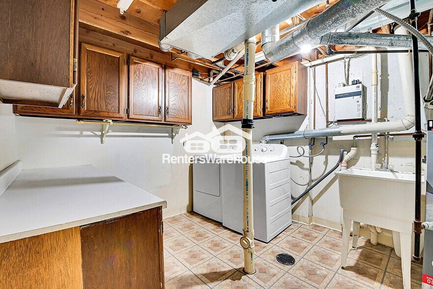 Building Photo - 10222 W Ida Ave