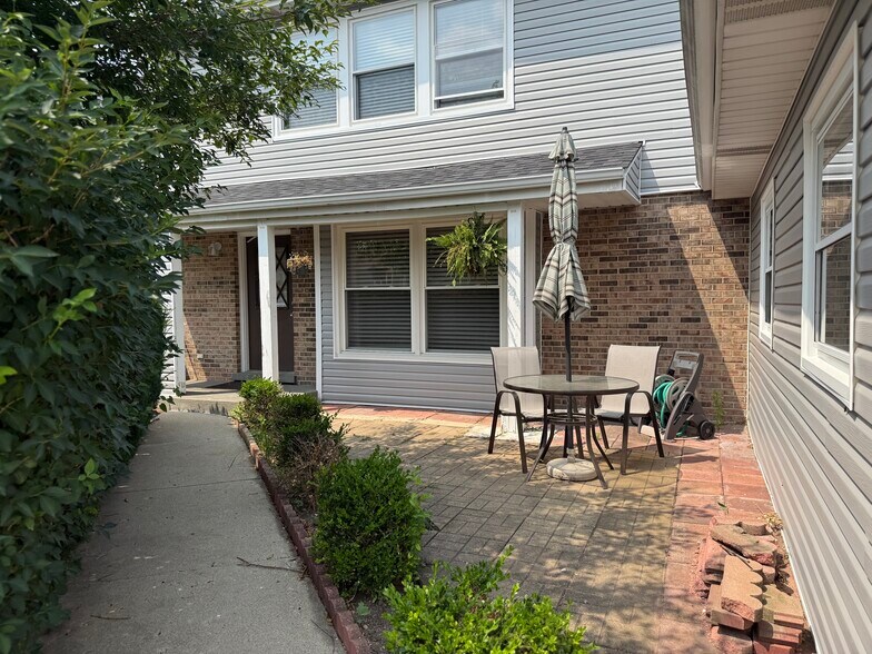 Building Photo - 1202 E Ardyce Ln