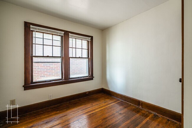 Building Photo - 1448 Summit St
