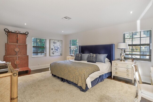 Building Photo - 835 Canary Walk