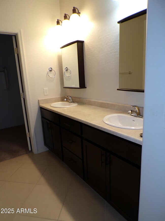 Building Photo - 844 Tiablanca Rd