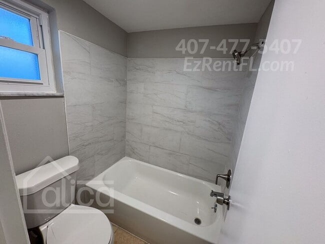 Building Photo - 5631 Canosa Dr
