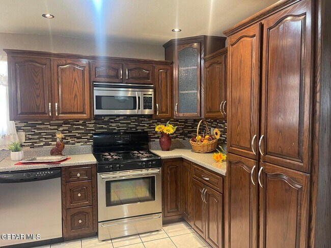 Building Photo - 808 Merriman Dr