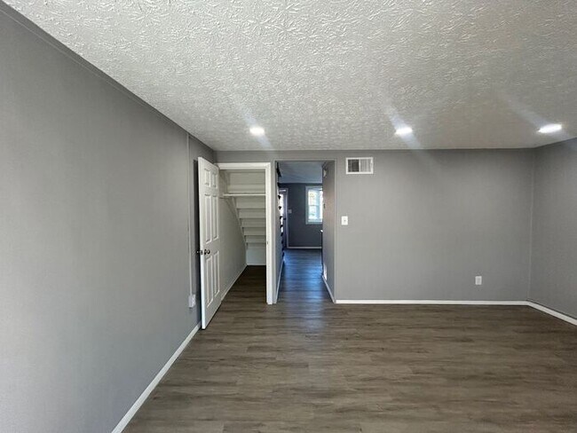 Building Photo - 2 Bedroom Townhome County Halethorpe