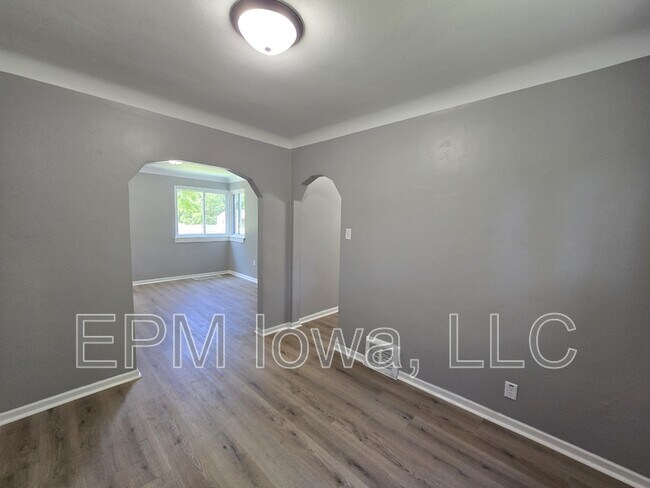 Building Photo - 2214 Idaho St