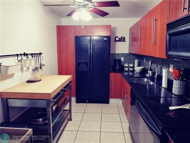 Building Photo - 3001 S Ocean Dr