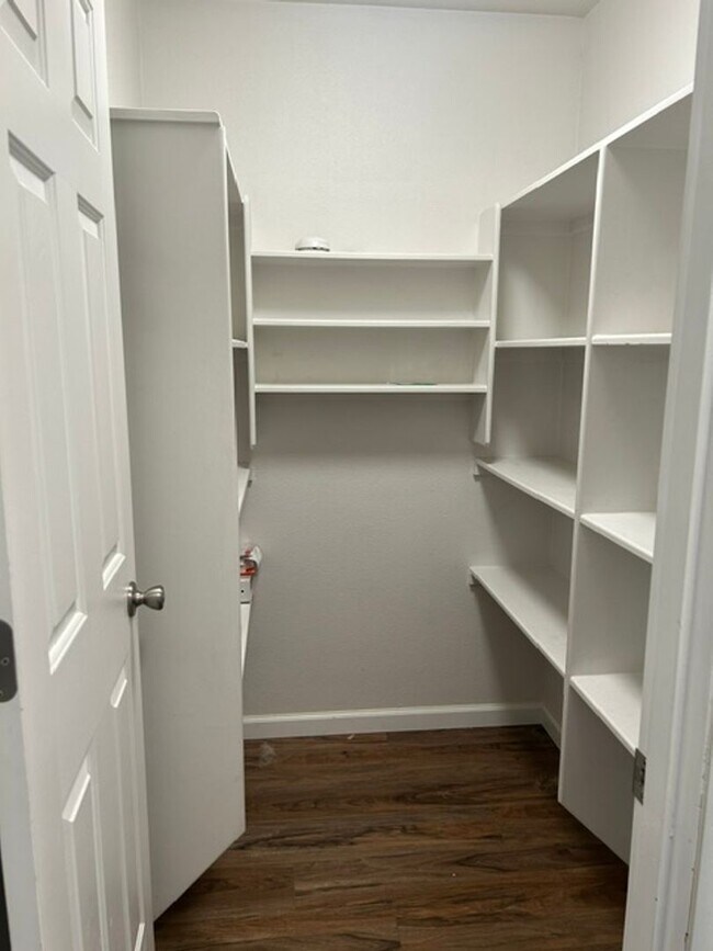Building Photo - 12057 Regency Dr