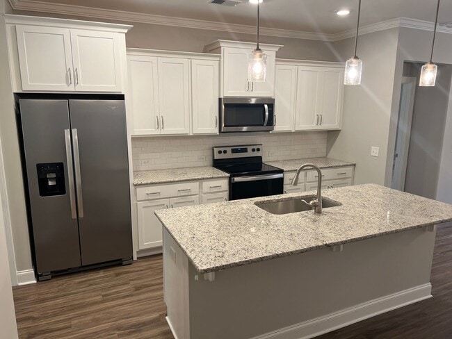 Building Photo - 3 Bedroom Townhouse in Washington Square!-...