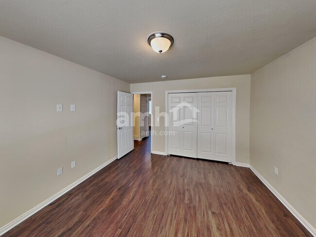 Building Photo - 1991 W 550 N