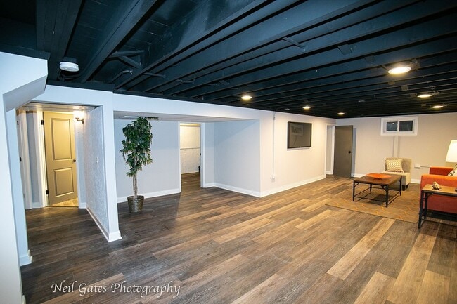 Building Photo - 690 Highland Pl