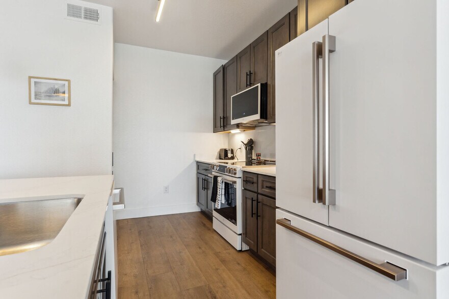 Building Photo - 6610 N 93rd Ave