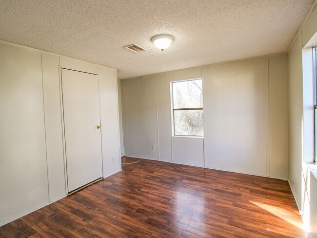 Building Photo - Great Location in Pulaski, TN