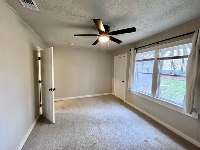 Building Photo - 2104 20th St