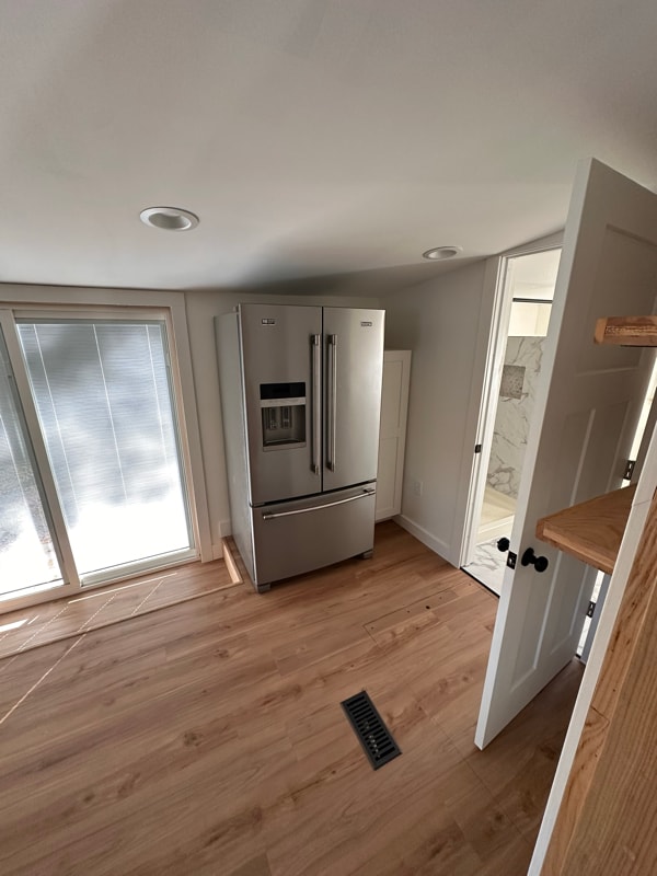 Building Photo - 564 Cooper Ave