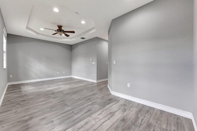 Building Photo - 10850 NW 74th Dr