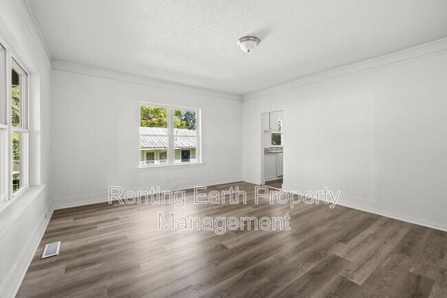 Building Photo - 603 12th Ave