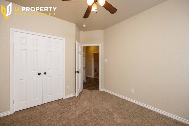 Building Photo - Charming two-story brick home in the desir...