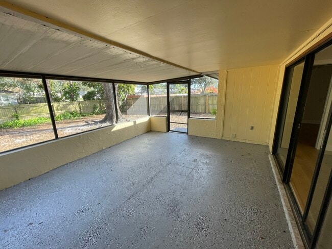 Building Photo - 5010 Pennsbury Dr