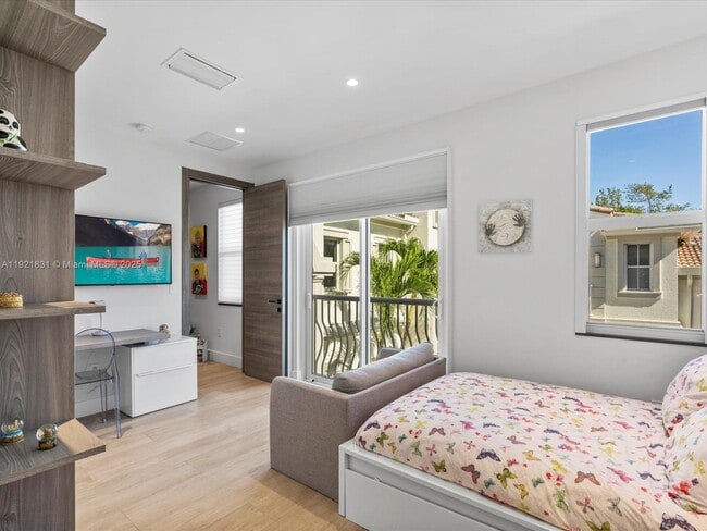 Building Photo - 3753 NE 214th St