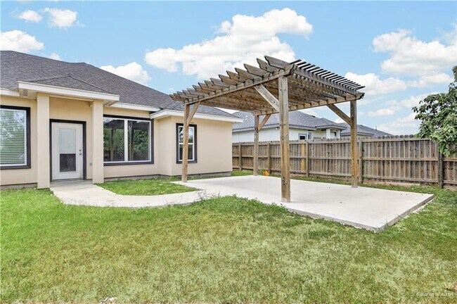 Building Photo - 16 Spanish Oak Dr