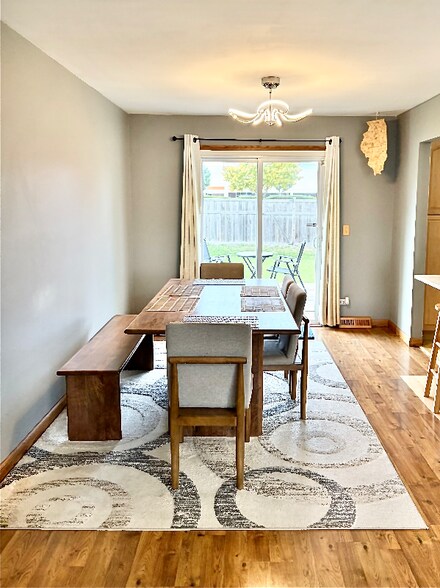 Building Photo - 1595 Oregon Trail