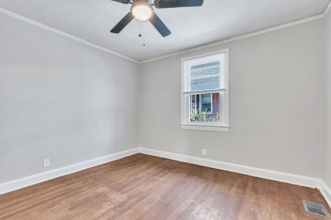 Building Photo - 3BR/2BA in Prime Taylors Location! Minutes From Everyday Conveniences! $1895/mo rent