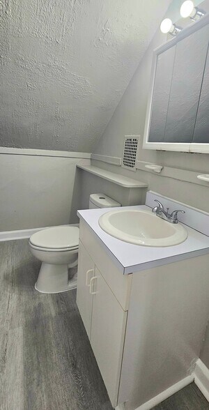 Building Photo - 83 Gibbs St