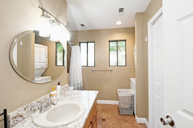 Building Photo - 1210 Chatham Ridge