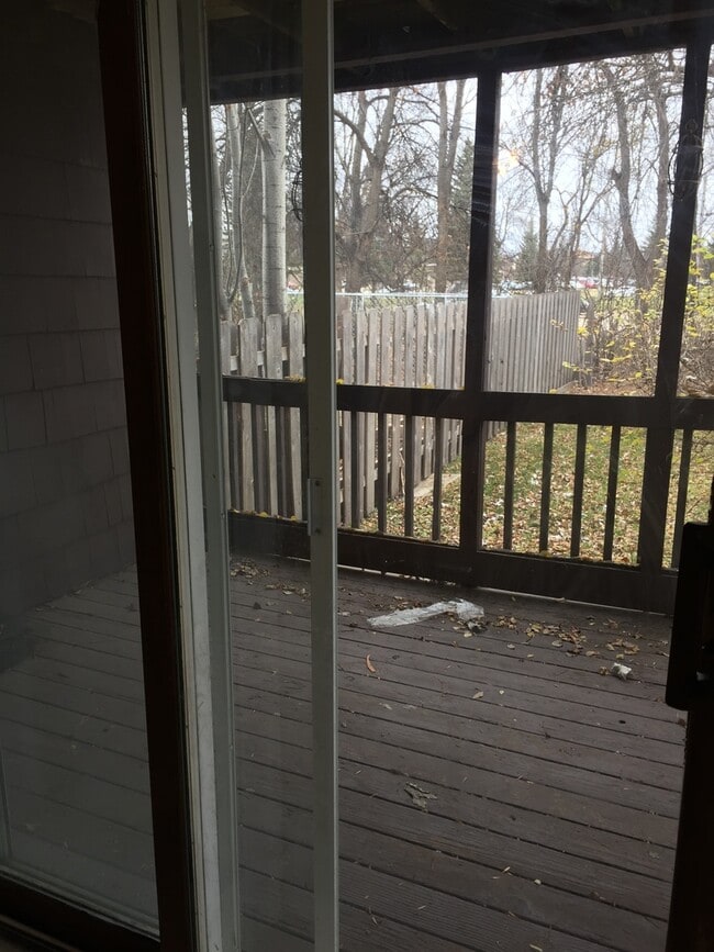 Building Photo - Springbrook Duplex
