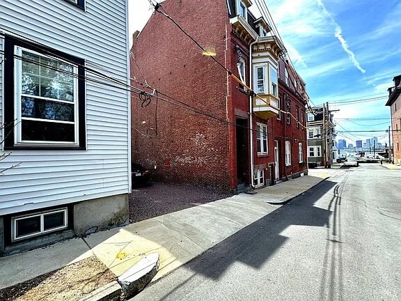 Building Photo - 22 Pembroke St