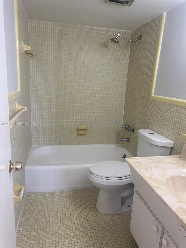 Building Photo - 9700 E Bay Harbor Dr