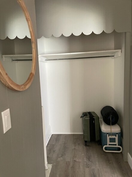 Front Hall - 1205 Hutton St