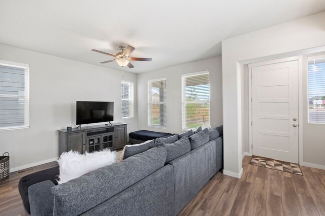 Building Photo - Modern 4BD/3BA Home with Covered Balcony &...