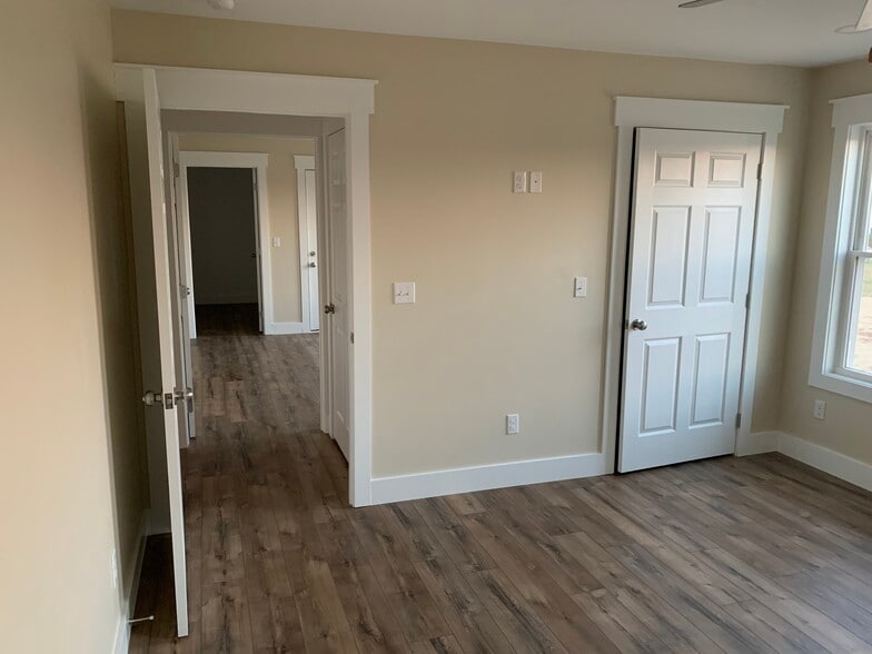 Building Photo - 1566 Thurman Rd