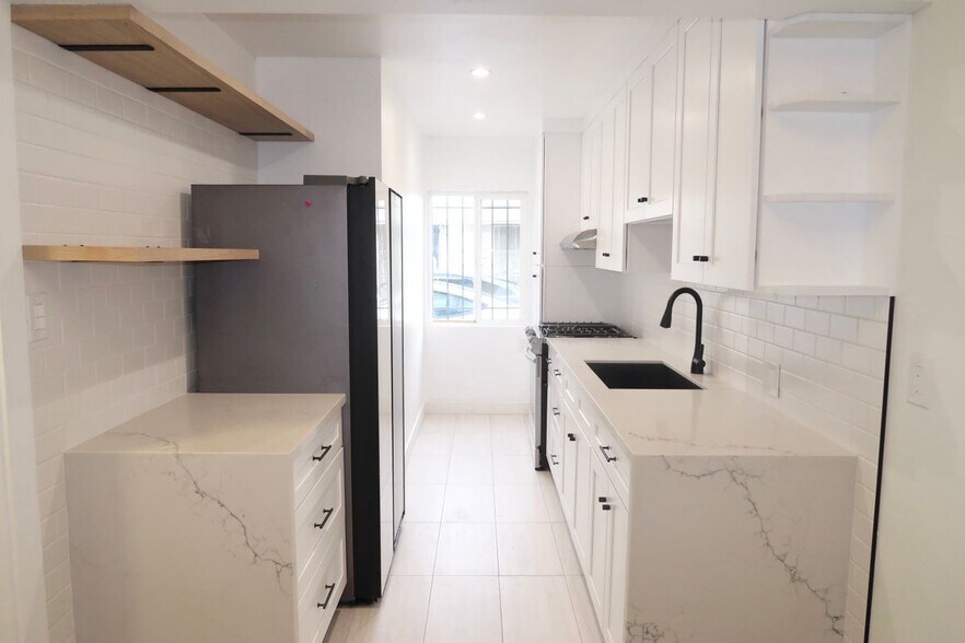 Building Photo - 5553 Fulcher, 2