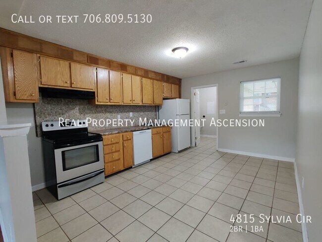 Building Photo - Spacious 2 Bed 1 Bath just off Bonny Oaks ...