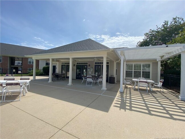 Building Photo - 411 Gallery Dr