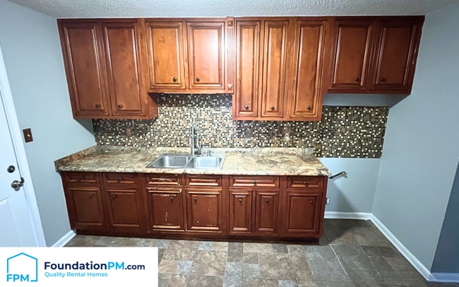 Building Photo - 1375 Adelaide St