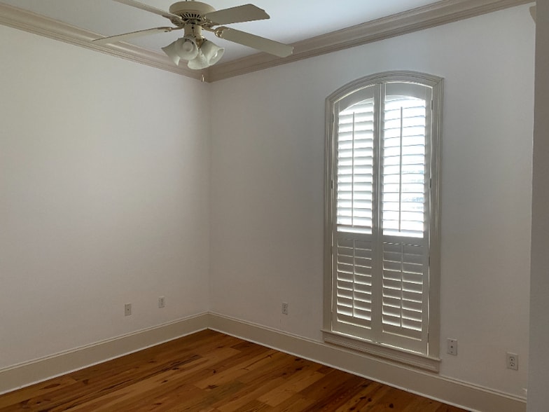 Building Photo - 424 Place St. Charles