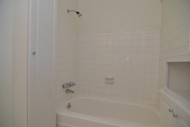 Building Photo - Charming 1 Bedroom 1 Bath Town home! South Tucson Location!