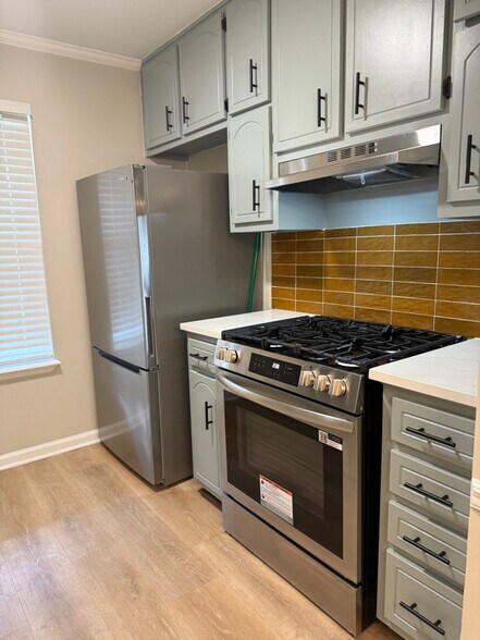 Building Photo - 8303 Mountain Pass