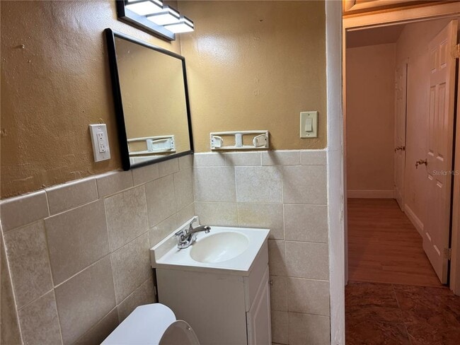 Building Photo - 1930 Walton St S