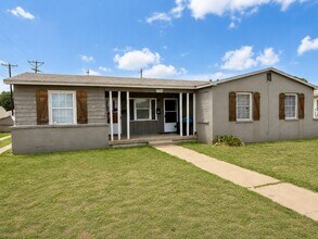 Building Photo - 3506 Peoria Ave
