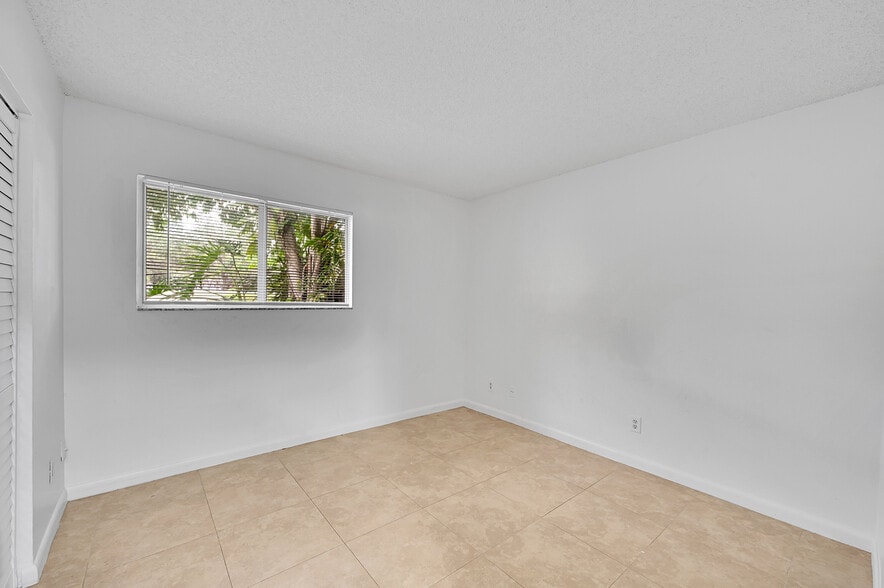 Building Photo - 3453 NW 44th St