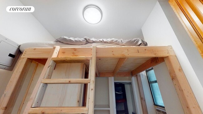 Building Photo - 216 W 100th St