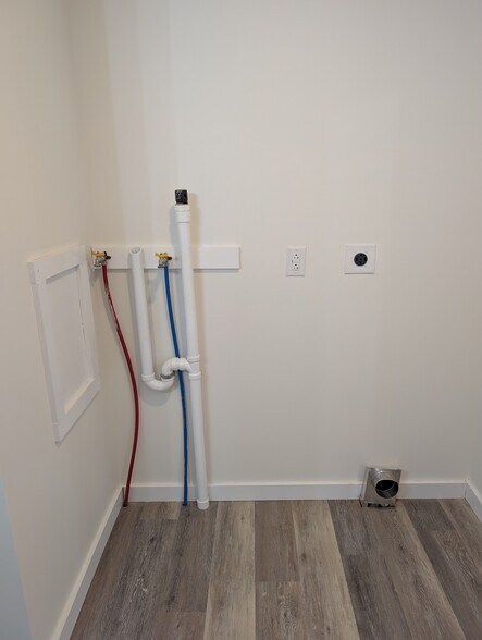 Building Photo - 22 Renos Blf