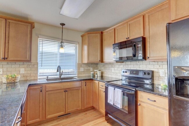Building Photo - 903 Glenwall Dr